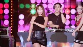 女主播热辣舞蹈,女主播点燃直播间激情