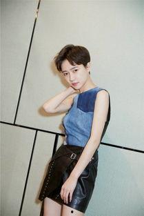 焦俊艳短发生活照,焦俊艳生活照中的时尚风采